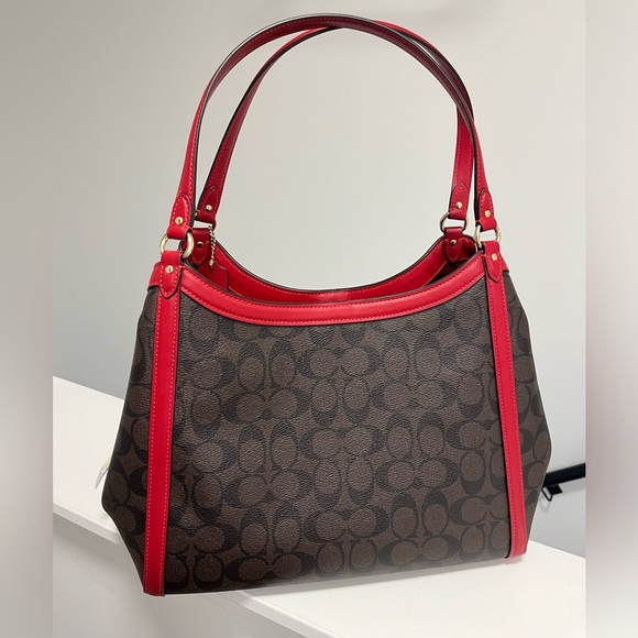 Coach Kristy - Picture 3 of 4